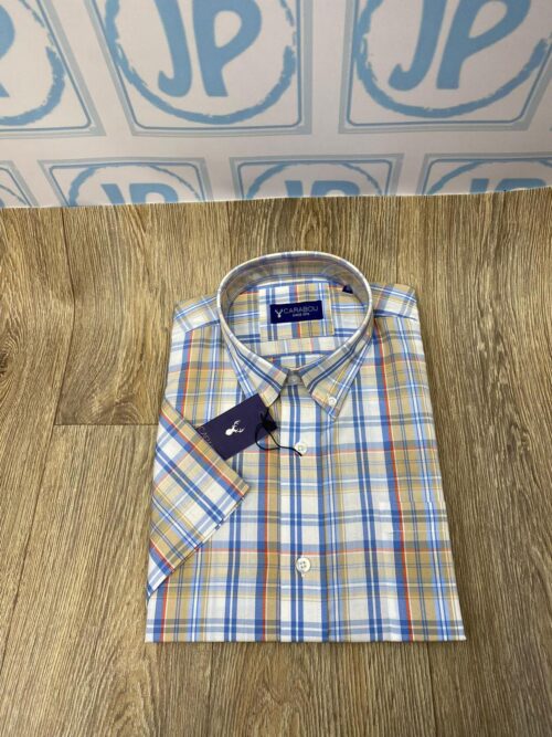 Carabou short sleeve checked shirt. Sizes medium to 2XL.